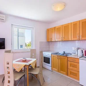 Apartman Tomo, Medulin
